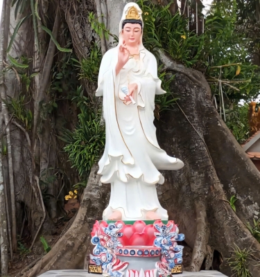 Tượng Quan Thế Âm Bồ Tát Bằng Xi Măng Cốt Thép Cao 3M